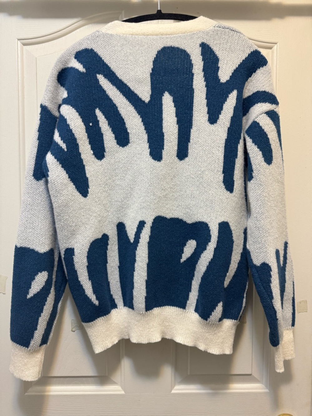 Men's Blue and White Patterned Button-Front Sweater Cardigan - Picture 4 of 4